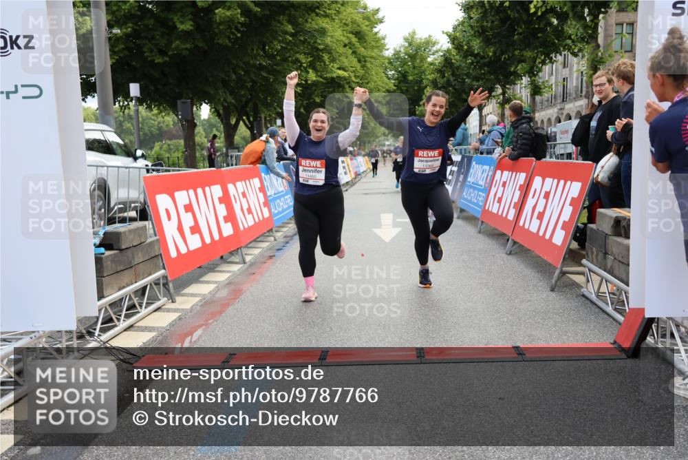 14.06.2026 - REWE Women's Run Strokosch-Dieckow http://msf.ph/oto/9787766 14.06.2026 10:20:44 Ziel 10084, 11064, 11465 meine-sportfotos.de
