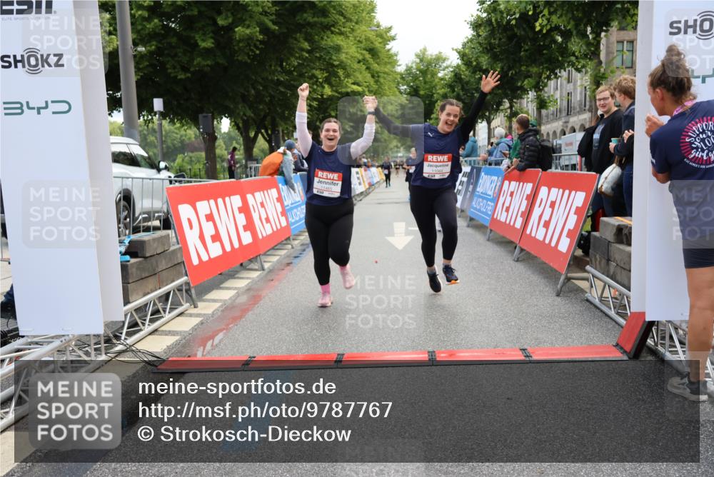 14.06.2026 - REWE Women's Run Strokosch-Dieckow http://msf.ph/oto/9787767 14.06.2026 10:20:44 Ziel 10084, 11064, 11465 meine-sportfotos.de