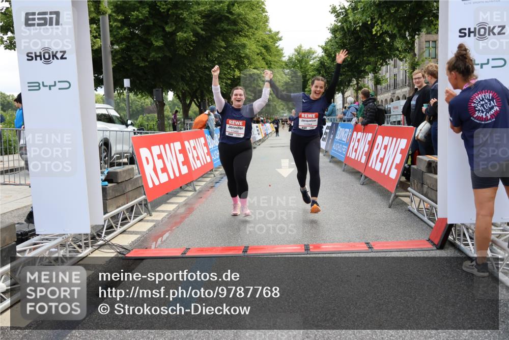 14.06.2026 - REWE Women's Run Strokosch-Dieckow http://msf.ph/oto/9787768 14.06.2026 10:20:44 Ziel 10084, 11064, 11465 meine-sportfotos.de