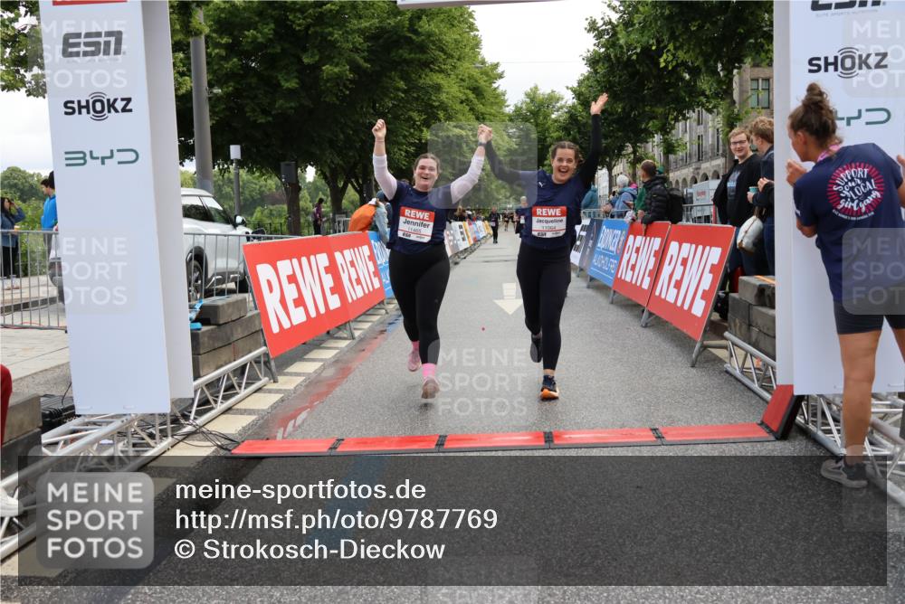 14.06.2026 - REWE Women's Run Strokosch-Dieckow http://msf.ph/oto/9787769 14.06.2026 10:20:44 Ziel 10084, 11064, 11465 meine-sportfotos.de