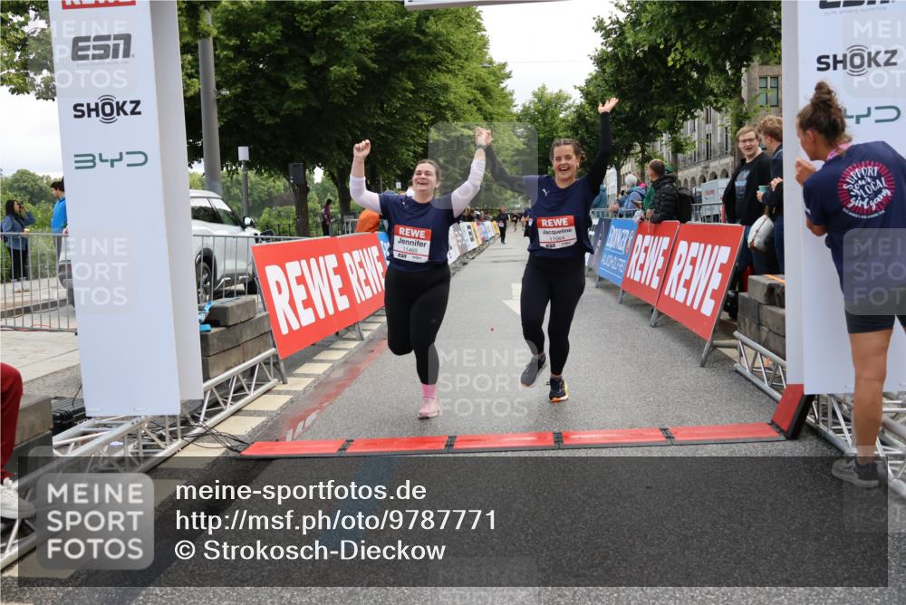 14.06.2026 - REWE Women's Run Strokosch-Dieckow http://msf.ph/oto/9787771 14.06.2026 10:20:44 Ziel 10084, 11064, 11465 meine-sportfotos.de
