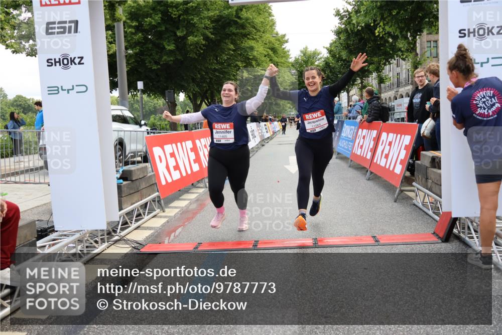 14.06.2026 - REWE Women's Run Strokosch-Dieckow http://msf.ph/oto/9787773 14.06.2026 10:20:44 Ziel 10084, 11064, 11465 meine-sportfotos.de