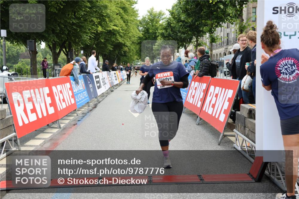 14.06.2026 - REWE Women's Run Strokosch-Dieckow http://msf.ph/oto/9787776 14.06.2026 10:20:47 Ziel 10084, 10485, 11064, 11465 meine-sportfotos.de