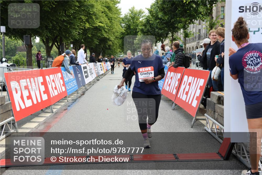 14.06.2026 - REWE Women's Run Strokosch-Dieckow http://msf.ph/oto/9787777 14.06.2026 10:20:47 Ziel 10084, 10485, 11064, 11465 meine-sportfotos.de