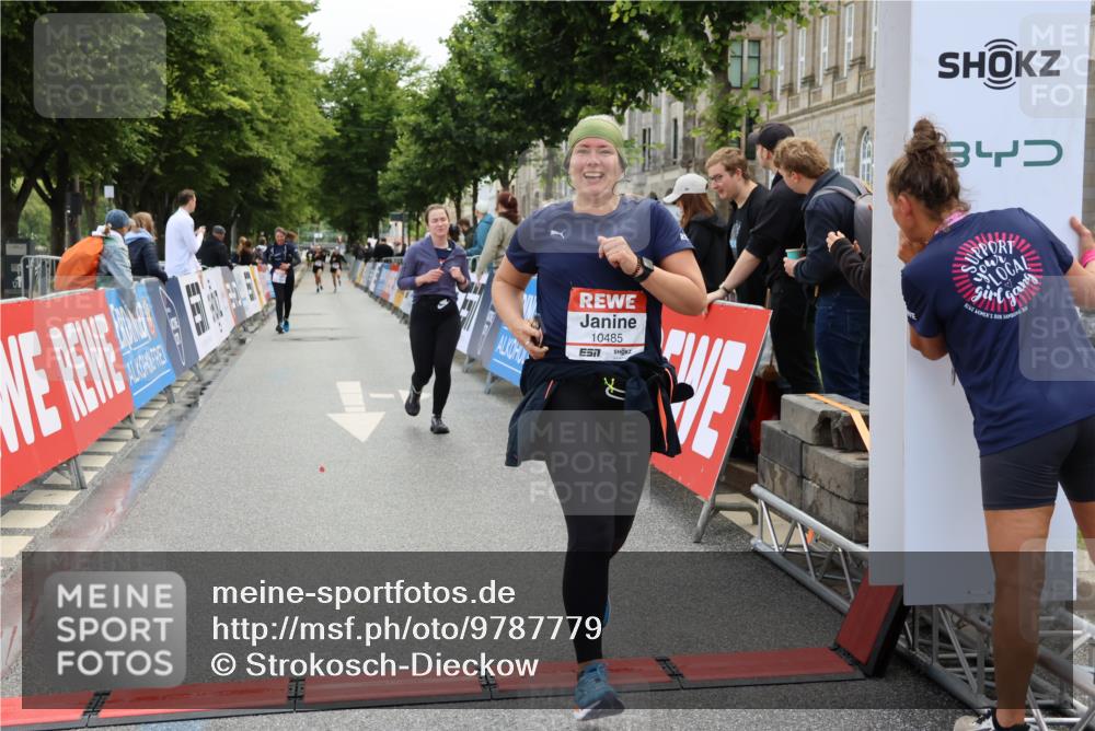 14.06.2026 - REWE Women's Run Strokosch-Dieckow http://msf.ph/oto/9787779 14.06.2026 10:20:51 Ziel 10084, 10485, 10767, 11064, 11465 meine-sportfotos.de