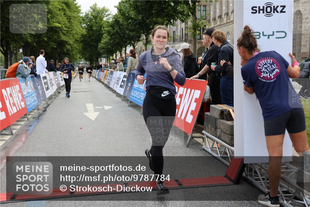 14.06.2026 - REWE Women's Run Strokosch-Dieckow http://msf.ph/oto/9787784 14.06.2026 10:20:53 Ziel 10084, 10485, 10767 meine-sportfotos.de