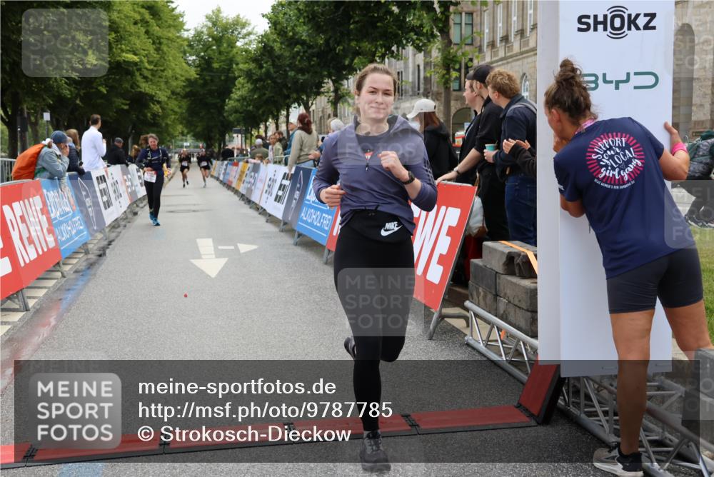 14.06.2026 - REWE Women's Run Strokosch-Dieckow http://msf.ph/oto/9787785 14.06.2026 10:20:53 Ziel 10084, 10485, 10767 meine-sportfotos.de