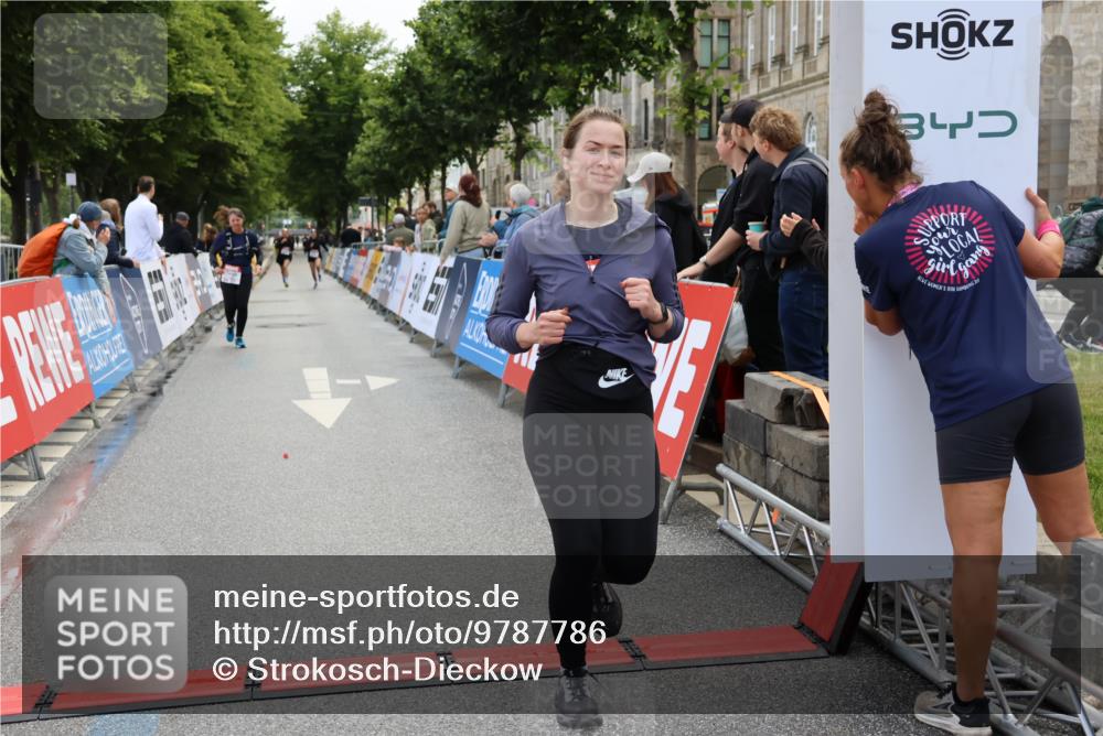 14.06.2026 - REWE Women's Run Strokosch-Dieckow http://msf.ph/oto/9787786 14.06.2026 10:20:53 Ziel 10084, 10485, 10767 meine-sportfotos.de