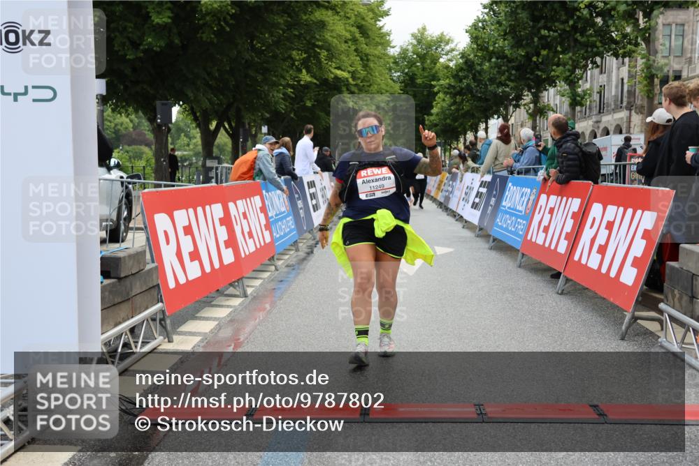 14.06.2026 - REWE Women's Run Strokosch-Dieckow http://msf.ph/oto/9787802 14.06.2026 10:21:27 Ziel 11249 meine-sportfotos.de