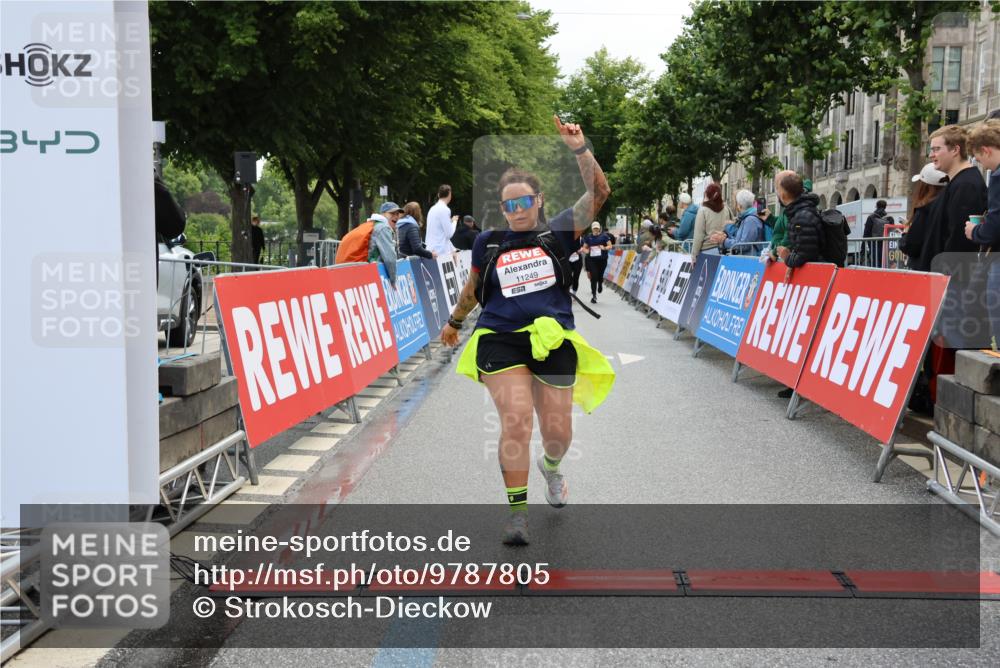 14.06.2026 - REWE Women's Run Strokosch-Dieckow http://msf.ph/oto/9787805 14.06.2026 10:21:27 Ziel 11249 meine-sportfotos.de