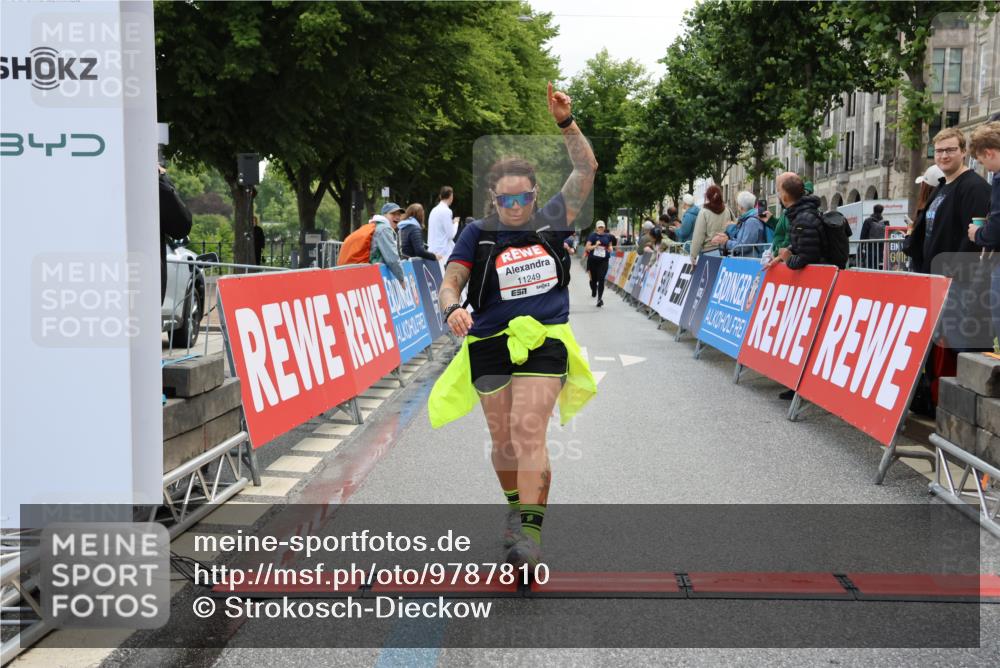 14.06.2026 - REWE Women's Run Strokosch-Dieckow http://msf.ph/oto/9787810 14.06.2026 10:21:27 Ziel 11249 meine-sportfotos.de