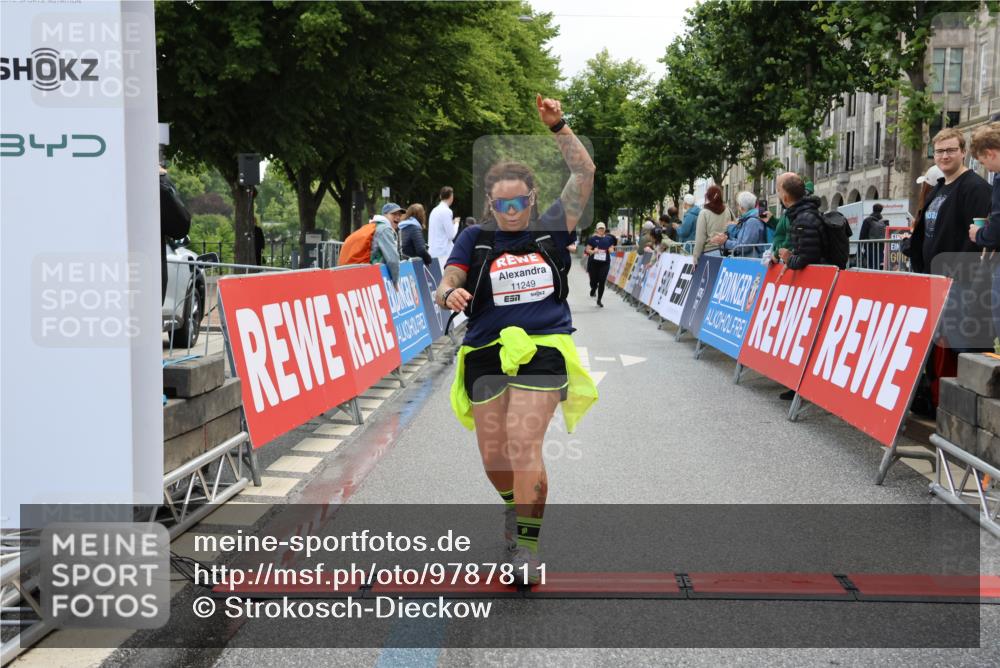 14.06.2026 - REWE Women's Run Strokosch-Dieckow http://msf.ph/oto/9787811 14.06.2026 10:21:27 Ziel 11249 meine-sportfotos.de