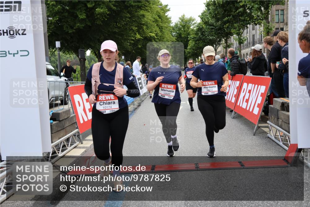 14.06.2026 - REWE Women's Run Strokosch-Dieckow http://msf.ph/oto/9787825 14.06.2026 10:21:33 Ziel 10174, 10212, 10520, 10607, 11249, 11256 meine-sportfotos.de