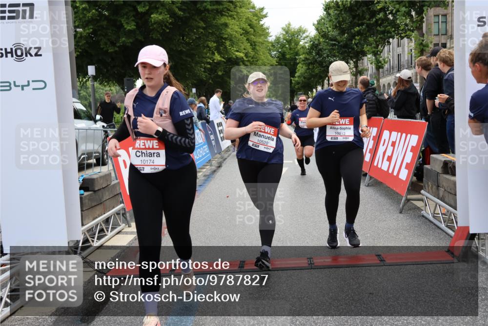 14.06.2026 - REWE Women's Run Strokosch-Dieckow http://msf.ph/oto/9787827 14.06.2026 10:21:33 Ziel 10174, 10212, 10520, 10607, 11249, 11256 meine-sportfotos.de