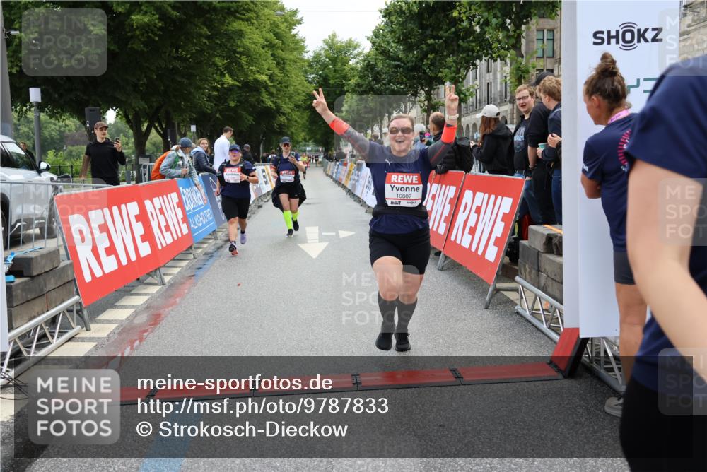 14.06.2026 - REWE Women's Run Strokosch-Dieckow http://msf.ph/oto/9787833 14.06.2026 10:21:35 Ziel 10174, 10212, 10520, 10607, 10714, 11249, 11256 meine-sportfotos.de