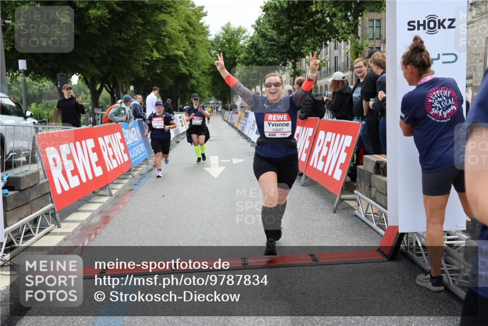 14.06.2026 - REWE Women's Run Strokosch-Dieckow http://msf.ph/oto/9787834 14.06.2026 10:21:35 Ziel 10174, 10212, 10520, 10607, 10714, 11249, 11256 meine-sportfotos.de