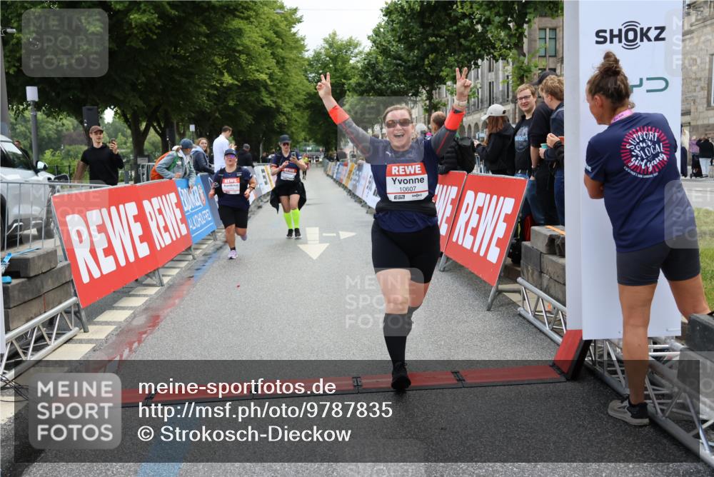 14.06.2026 - REWE Women's Run Strokosch-Dieckow http://msf.ph/oto/9787835 14.06.2026 10:21:35 Ziel 10174, 10212, 10520, 10607, 10714, 11249, 11256 meine-sportfotos.de