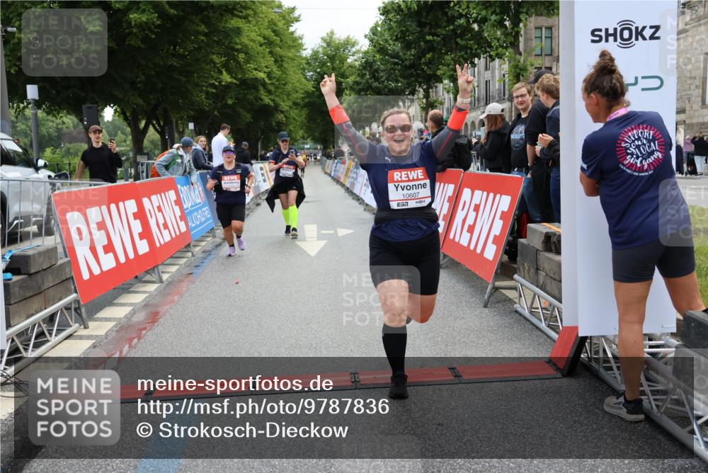 14.06.2026 - REWE Women's Run Strokosch-Dieckow http://msf.ph/oto/9787836 14.06.2026 10:21:35 Ziel 10174, 10212, 10520, 10607, 10714, 11249, 11256 meine-sportfotos.de
