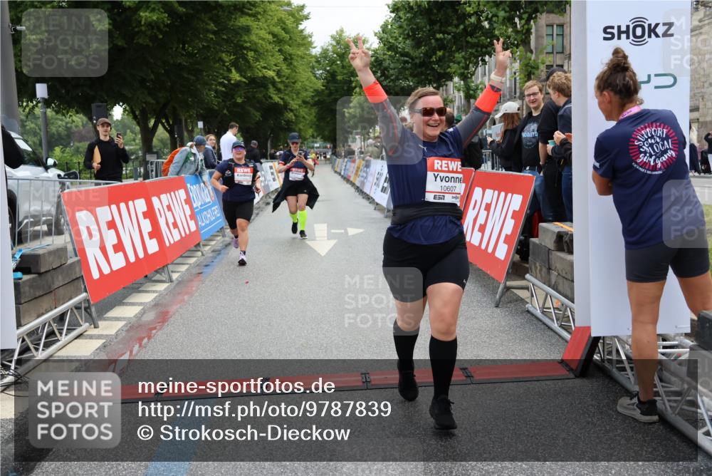 14.06.2026 - REWE Women's Run Strokosch-Dieckow http://msf.ph/oto/9787839 14.06.2026 10:21:35 Ziel 10174, 10212, 10520, 10607, 10714, 11249, 11256 meine-sportfotos.de