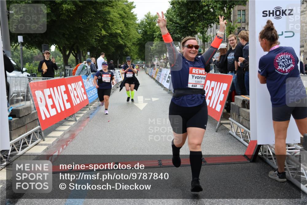 14.06.2026 - REWE Women's Run Strokosch-Dieckow http://msf.ph/oto/9787840 14.06.2026 10:21:36 Ziel 10174, 10212, 10520, 10607, 10714, 11256 meine-sportfotos.de