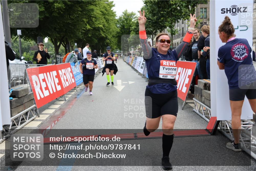 14.06.2026 - REWE Women's Run Strokosch-Dieckow http://msf.ph/oto/9787841 14.06.2026 10:21:36 Ziel 10174, 10212, 10520, 10607, 10714, 11256 meine-sportfotos.de