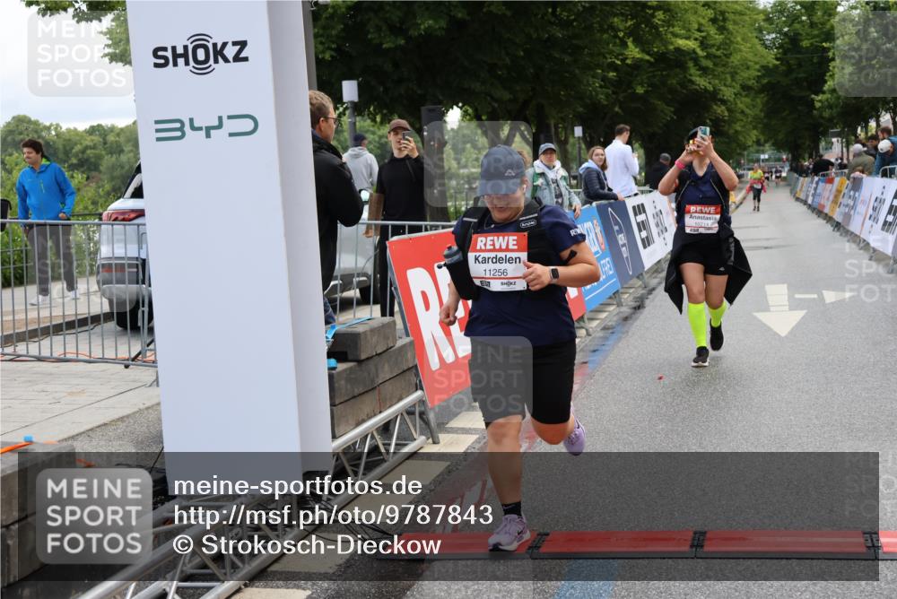 14.06.2026 - REWE Women's Run Strokosch-Dieckow http://msf.ph/oto/9787843 14.06.2026 10:21:37 Ziel 10174, 10212, 10520, 10607, 10714, 11256 meine-sportfotos.de