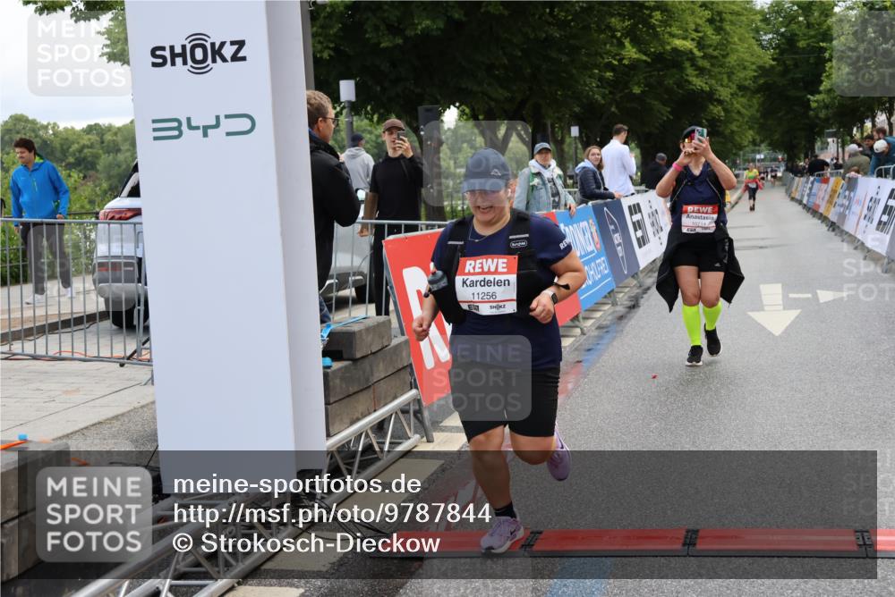 14.06.2026 - REWE Women's Run Strokosch-Dieckow http://msf.ph/oto/9787844 14.06.2026 10:21:37 Ziel 10174, 10212, 10520, 10607, 10714, 11256 meine-sportfotos.de