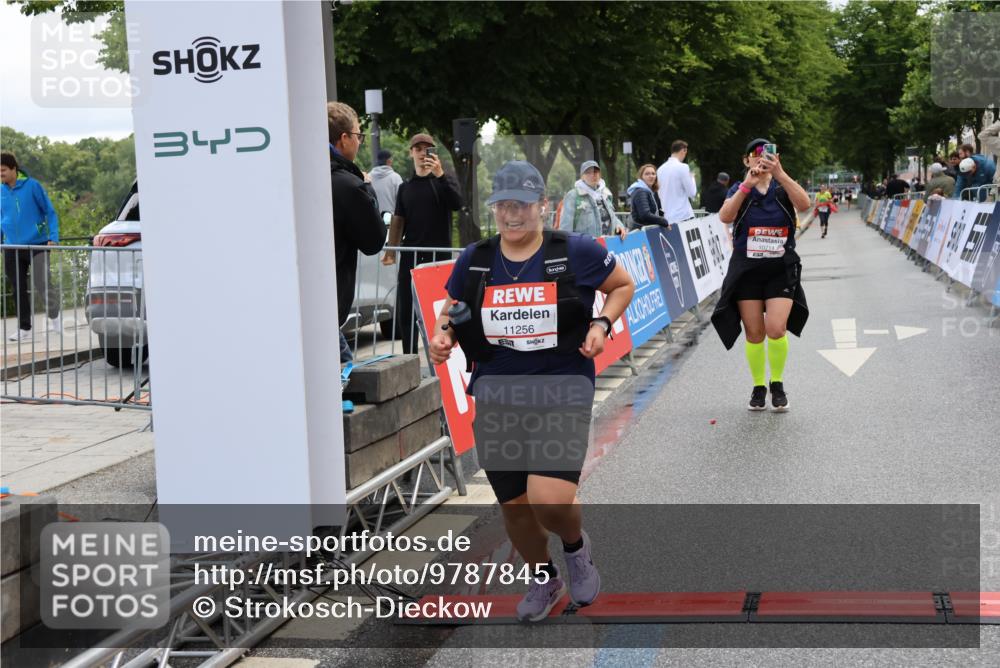 14.06.2026 - REWE Women's Run Strokosch-Dieckow http://msf.ph/oto/9787845 14.06.2026 10:21:37 Ziel 10174, 10212, 10520, 10607, 10714, 11256 meine-sportfotos.de