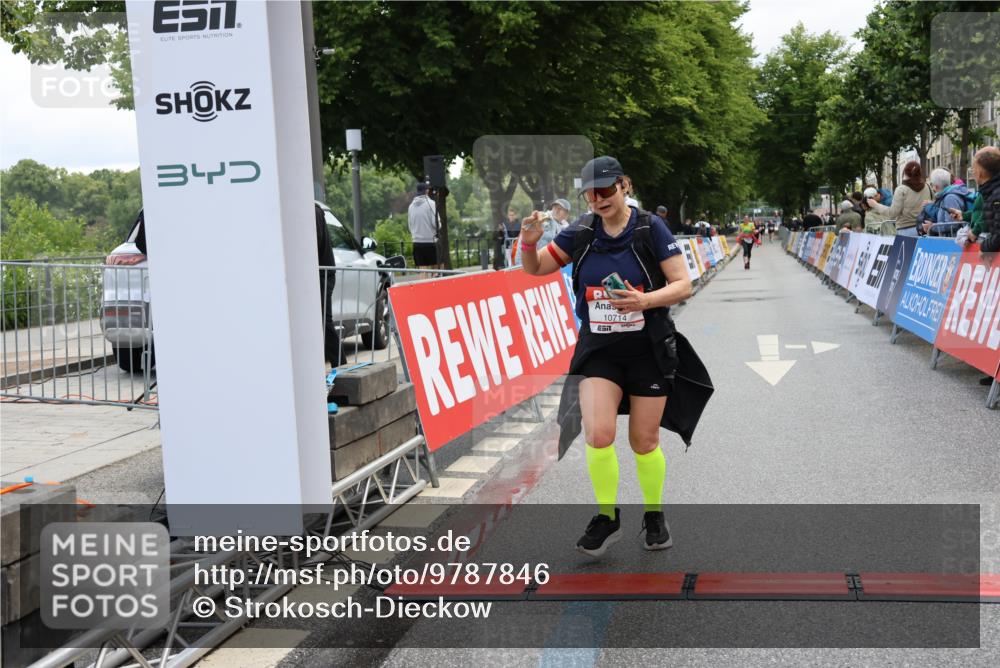 14.06.2026 - REWE Women's Run Strokosch-Dieckow http://msf.ph/oto/9787846 14.06.2026 10:21:39 Ziel 10174, 10212, 10520, 10607, 10714, 11256 meine-sportfotos.de
