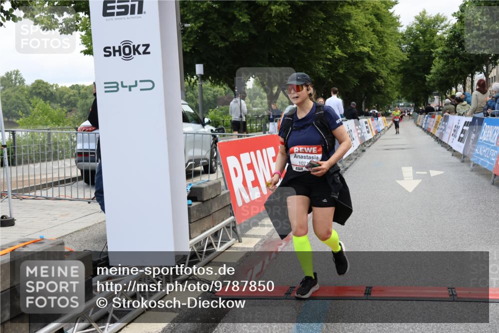 14.06.2026 - REWE Women's Run Strokosch-Dieckow http://msf.ph/oto/9787850 14.06.2026 10:21:40 Ziel 10174, 10212, 10520, 10607, 10714, 11256 meine-sportfotos.de