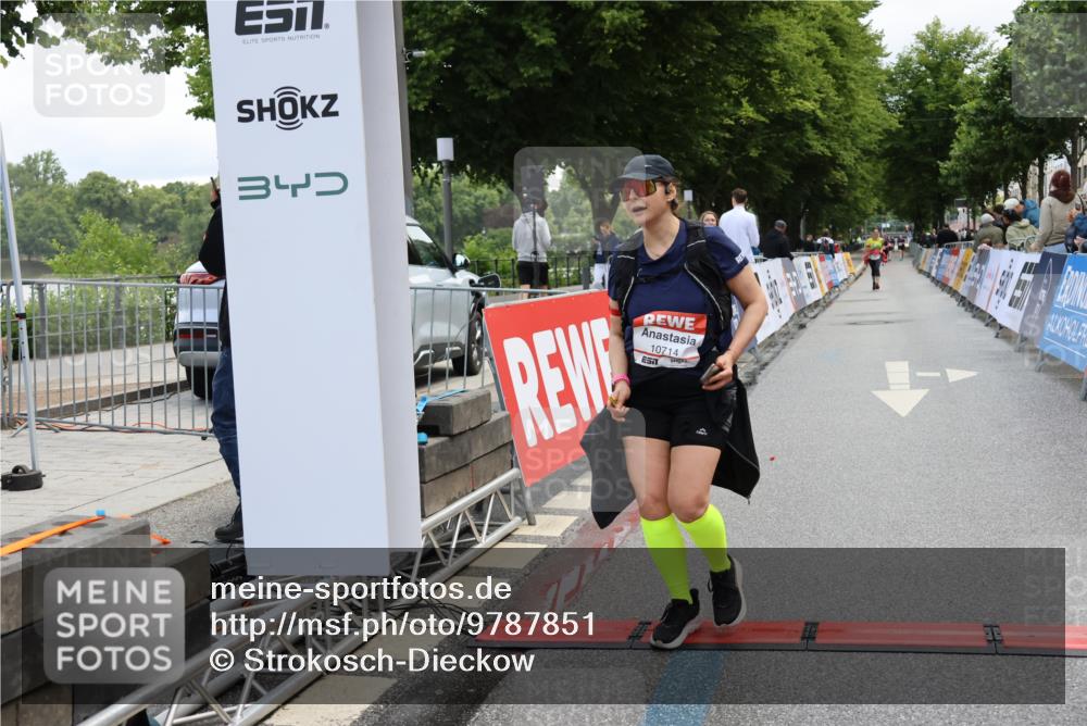 14.06.2026 - REWE Women's Run Strokosch-Dieckow http://msf.ph/oto/9787851 14.06.2026 10:21:40 Ziel 10174, 10212, 10520, 10607, 10714, 11256 meine-sportfotos.de