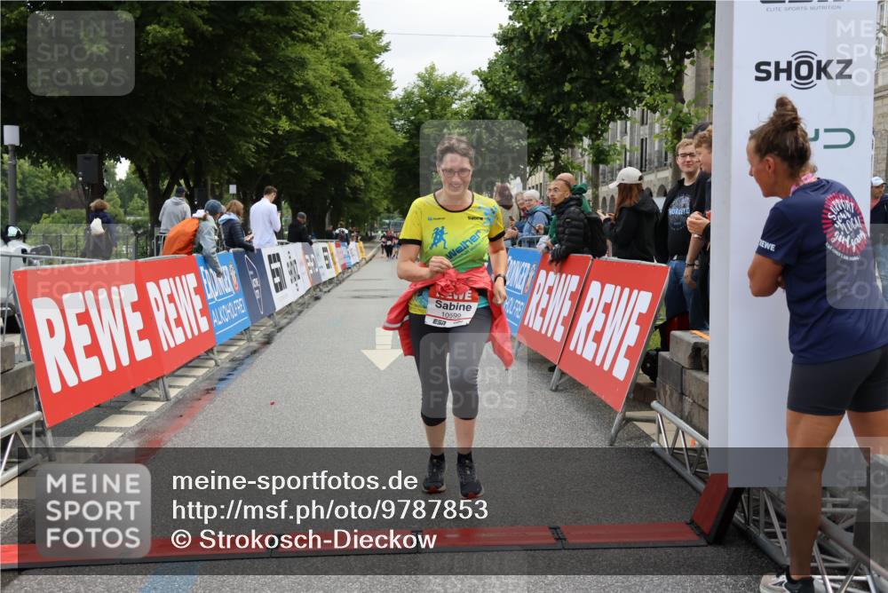 14.06.2026 - REWE Women's Run Strokosch-Dieckow http://msf.ph/oto/9787853 14.06.2026 10:21:50 Ziel 10599 meine-sportfotos.de