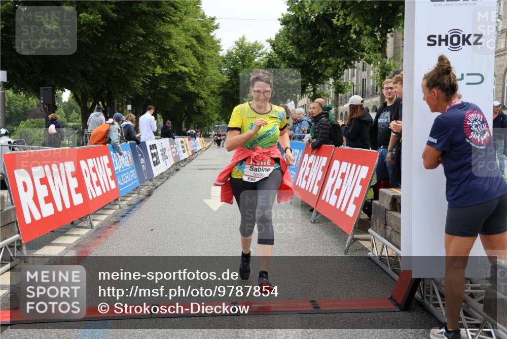 14.06.2026 - REWE Women's Run Strokosch-Dieckow http://msf.ph/oto/9787854 14.06.2026 10:21:50 Ziel 10599 meine-sportfotos.de
