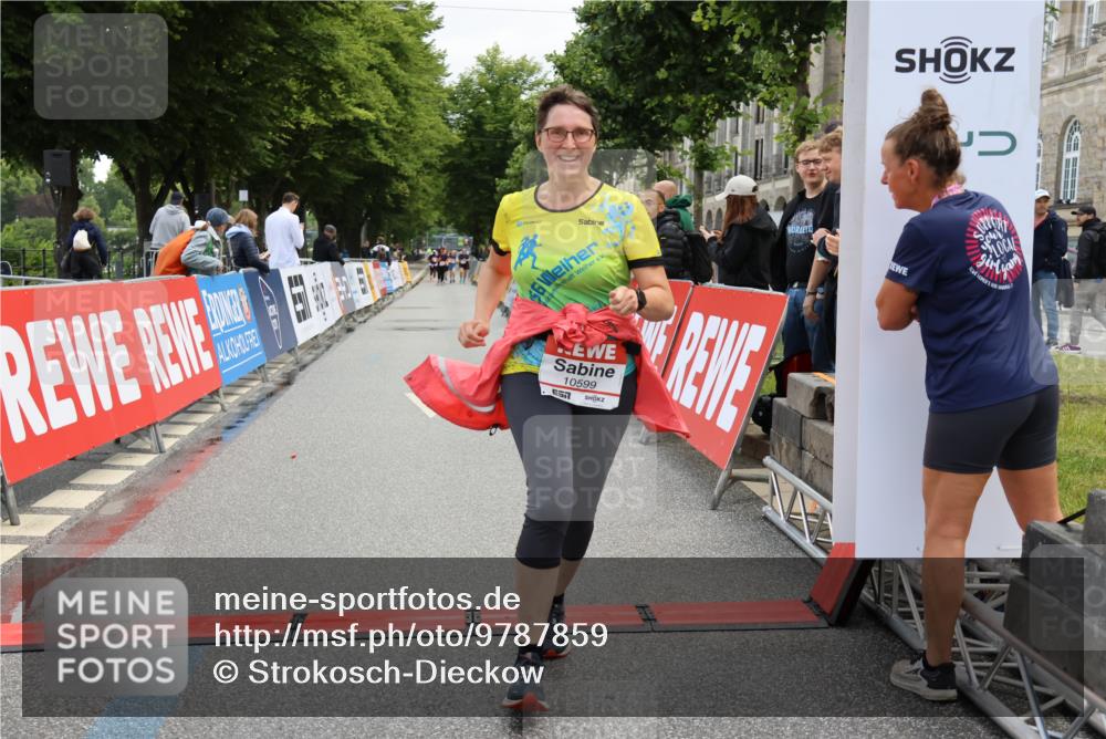 14.06.2026 - REWE Women's Run Strokosch-Dieckow http://msf.ph/oto/9787859 14.06.2026 10:21:51 Ziel 10599 meine-sportfotos.de
