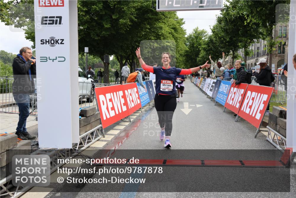 14.06.2026 - REWE Women's Run Strokosch-Dieckow http://msf.ph/oto/9787878 14.06.2026 10:22:16 Ziel 10182, 10239, 10649, 10729, 11384 meine-sportfotos.de