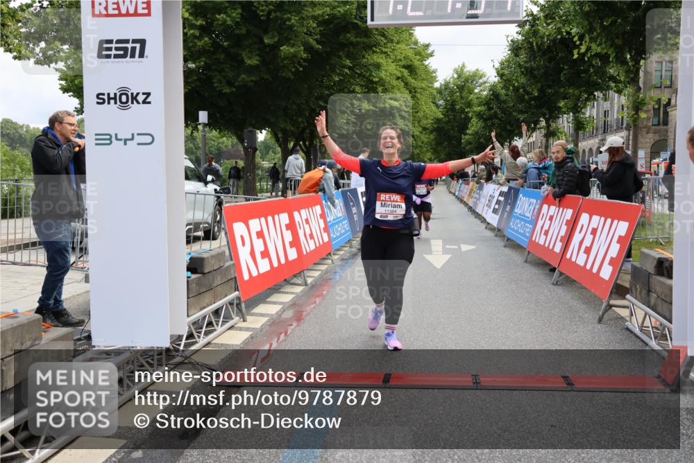 14.06.2026 - REWE Women's Run Strokosch-Dieckow http://msf.ph/oto/9787879 14.06.2026 10:22:16 Ziel 10182, 10239, 10649, 10729, 11384 meine-sportfotos.de