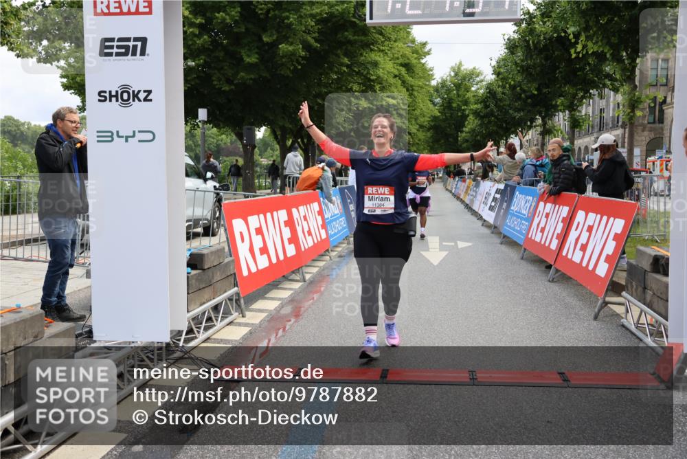 14.06.2026 - REWE Women's Run Strokosch-Dieckow http://msf.ph/oto/9787882 14.06.2026 10:22:16 Ziel 10182, 10239, 10649, 10729, 11384 meine-sportfotos.de