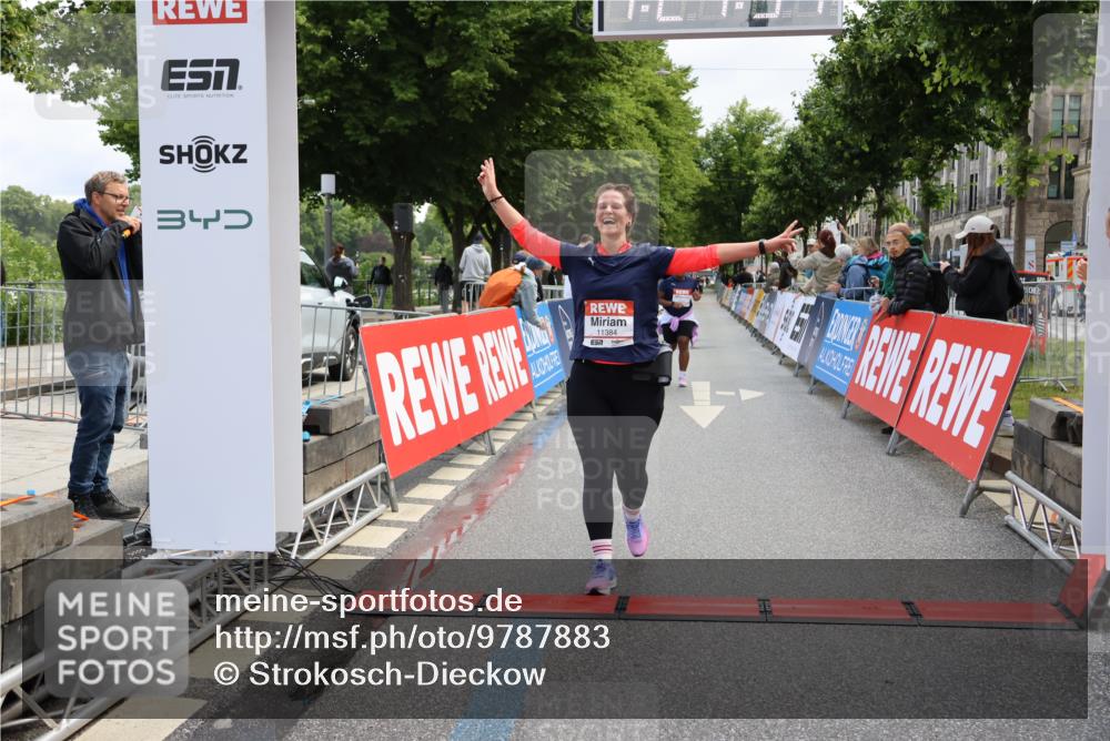 14.06.2026 - REWE Women's Run Strokosch-Dieckow http://msf.ph/oto/9787883 14.06.2026 10:22:17 Ziel 10182, 10239, 10649, 10729, 11384 meine-sportfotos.de