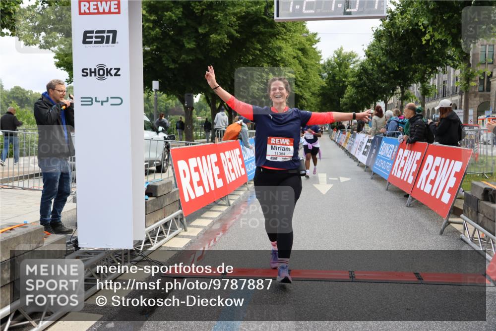 14.06.2026 - REWE Women's Run Strokosch-Dieckow http://msf.ph/oto/9787887 14.06.2026 10:22:17 Ziel 10182, 10239, 10649, 10729, 11384 meine-sportfotos.de