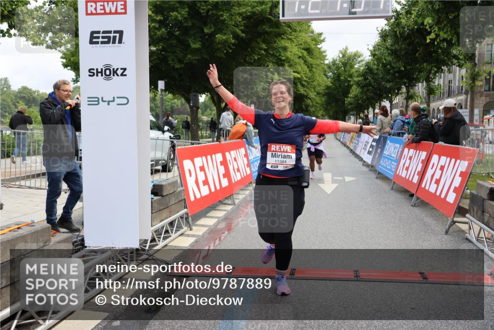 14.06.2026 - REWE Women's Run Strokosch-Dieckow http://msf.ph/oto/9787889 14.06.2026 10:22:17 Ziel 10182, 10239, 10649, 10729, 11384 meine-sportfotos.de