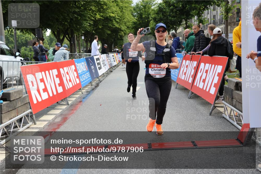 14.06.2026 - REWE Women's Run Strokosch-Dieckow http://msf.ph/oto/9787906 14.06.2026 10:22:44 Ziel 10305, 11373 meine-sportfotos.de