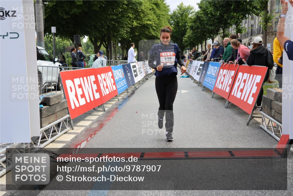 14.06.2026 - REWE Women's Run Strokosch-Dieckow http://msf.ph/oto/9787907 14.06.2026 10:22:45 Ziel 10305, 11373 meine-sportfotos.de