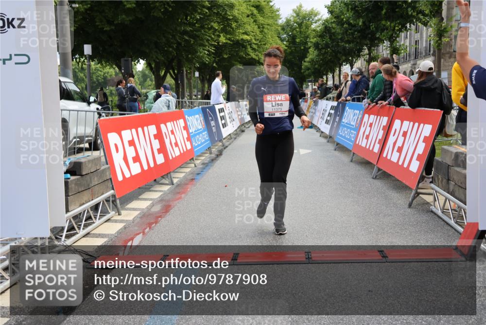 14.06.2026 - REWE Women's Run Strokosch-Dieckow http://msf.ph/oto/9787908 14.06.2026 10:22:45 Ziel 10305, 11373 meine-sportfotos.de