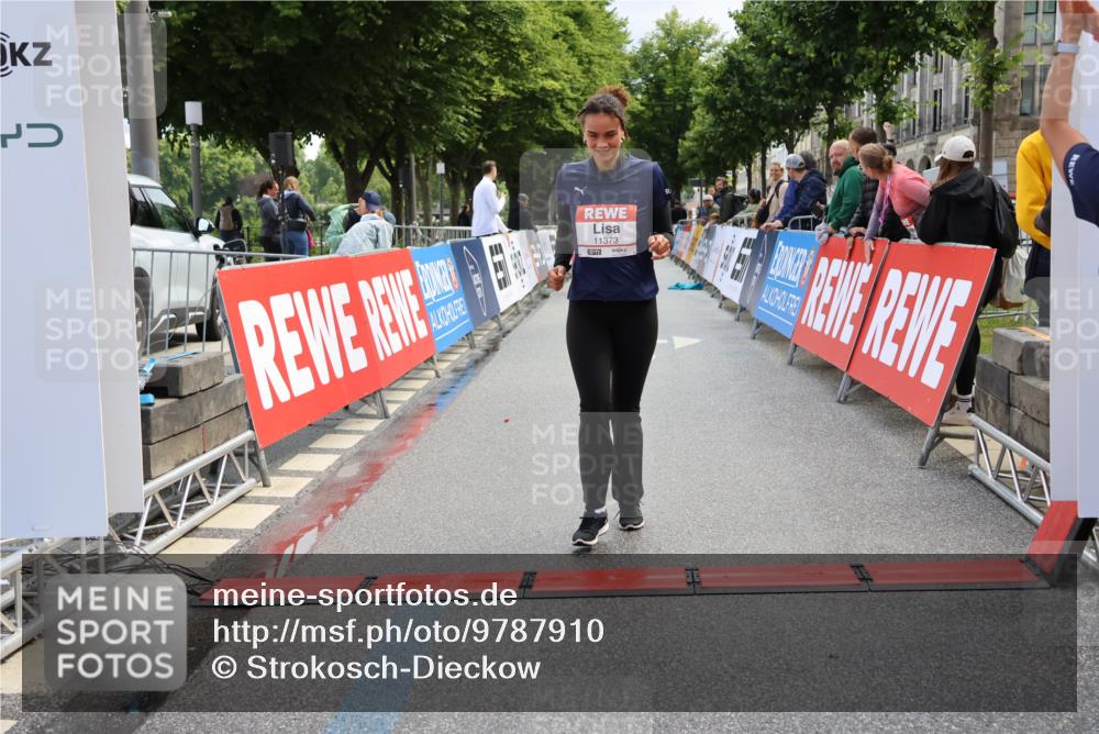 14.06.2026 - REWE Women's Run Strokosch-Dieckow http://msf.ph/oto/9787910 14.06.2026 10:22:45 Ziel 10305, 11373 meine-sportfotos.de