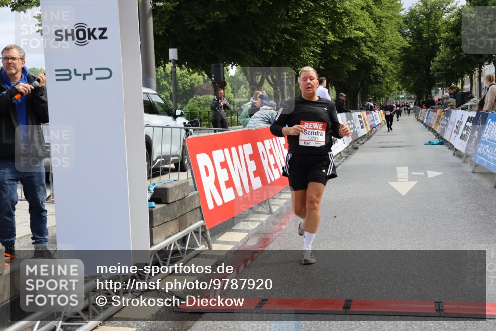 14.06.2026 - REWE Women's Run Strokosch-Dieckow http://msf.ph/oto/9787920 14.06.2026 10:22:52 Ziel 10305, 10731, 11373 meine-sportfotos.de