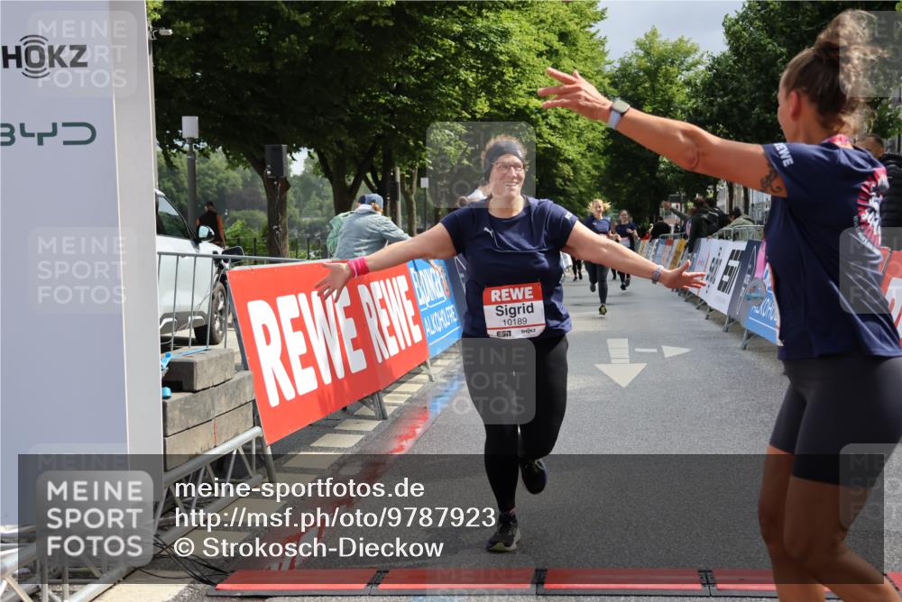 14.06.2026 - REWE Women's Run Strokosch-Dieckow http://msf.ph/oto/9787923 14.06.2026 10:23:07 Ziel 10189, 11203 meine-sportfotos.de