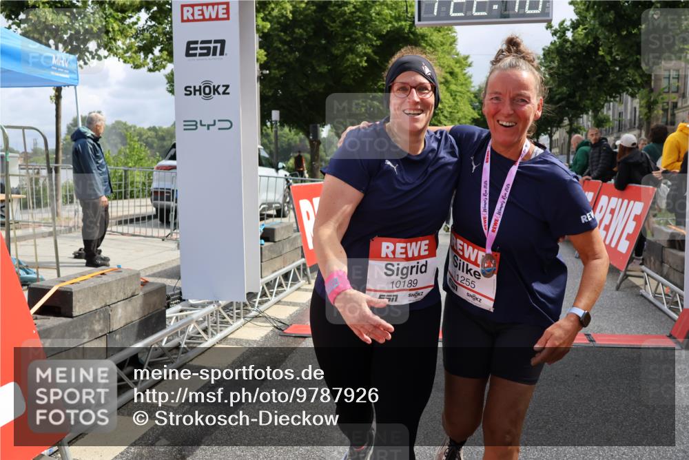 14.06.2026 - REWE Women's Run Strokosch-Dieckow http://msf.ph/oto/9787926 14.06.2026 10:23:09 Ziel 10189, 10560, 11203 meine-sportfotos.de
