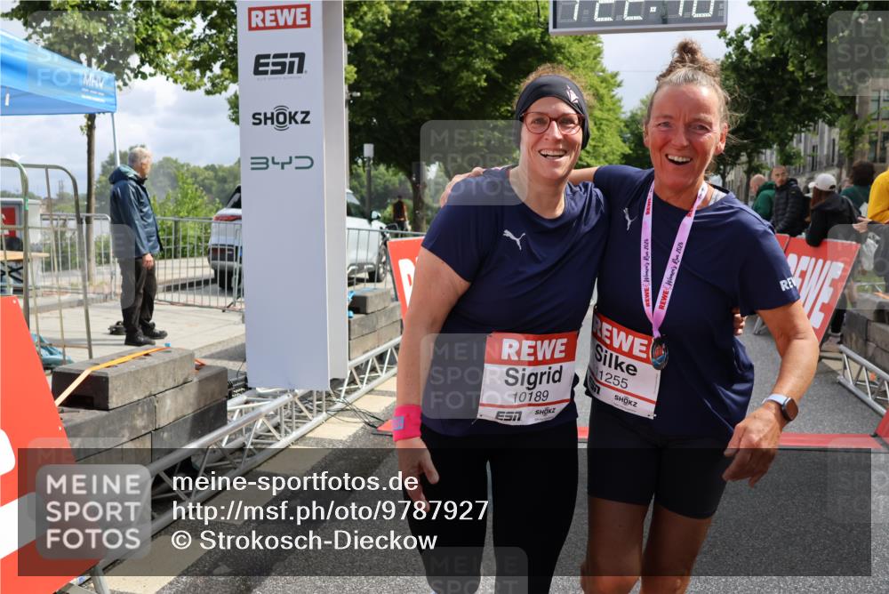 14.06.2026 - REWE Women's Run Strokosch-Dieckow http://msf.ph/oto/9787927 14.06.2026 10:23:09 Ziel 10189, 10560, 11203 meine-sportfotos.de