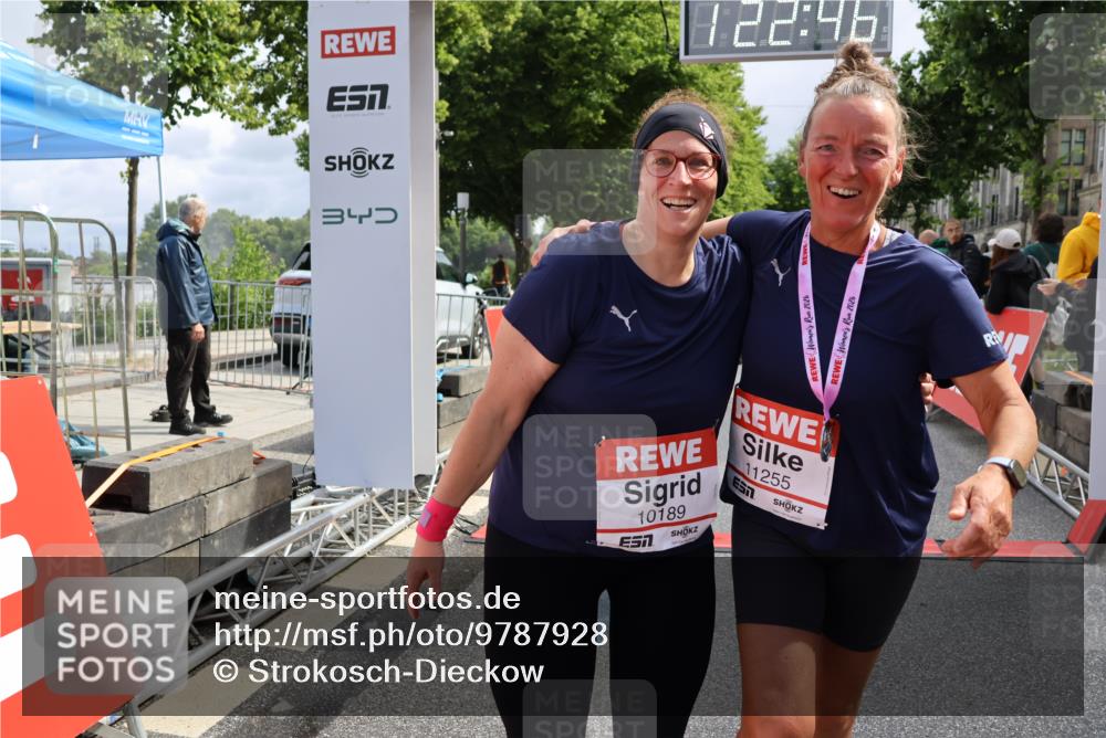 14.06.2026 - REWE Women's Run Strokosch-Dieckow http://msf.ph/oto/9787928 14.06.2026 10:23:09 Ziel 10189, 10560, 11203 meine-sportfotos.de