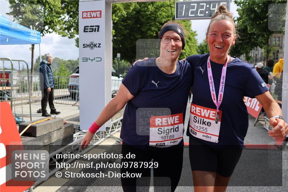 14.06.2026 - REWE Women's Run Strokosch-Dieckow http://msf.ph/oto/9787929 14.06.2026 10:23:09 Ziel 10189, 10560, 11203 meine-sportfotos.de